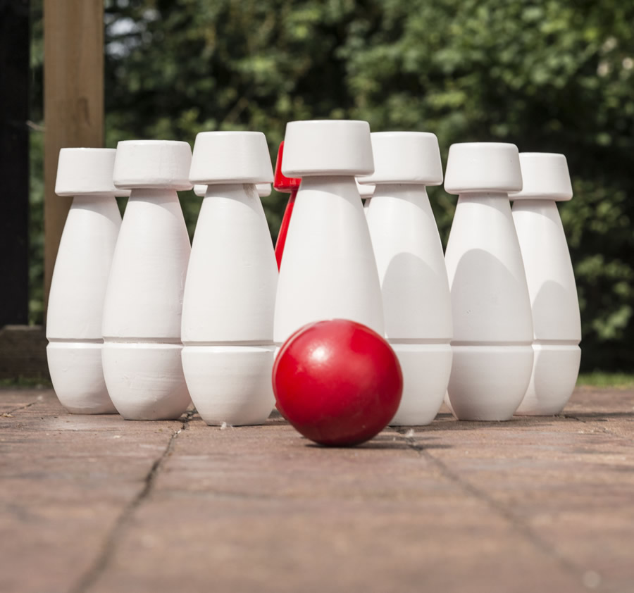 Traditional Garden Skittles Lawn Bowling Game Set